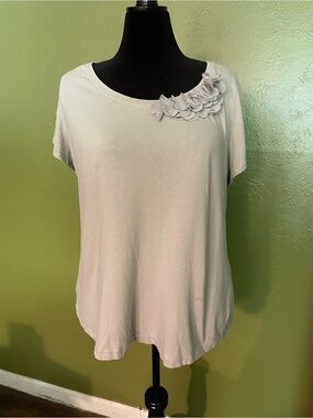 Lane Bryant Light Gray Short-Sleeve Tee with Floral Appliqué